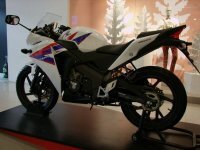 The new 2012 multi-color Honda CBR150R with graphics very similar to its bigger brother. [story:2011-Honda-CBR150Ri_150cc-Sportsbike More about the 2012 Honda CBR150R with PGM-FI]