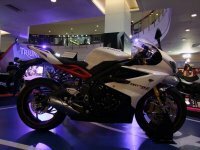 The Daytona 675 is generally regarded as the worlds finest supersports bike, winner of the title “King of Supersports” four years running. But what you’re looking at right now is the all-new 2013 Triumph Daytona 675
